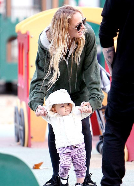 Nicole a Harlow na procházce v Los Angeles 20.11.2008
