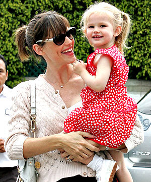 Jennifer a Violet Anne