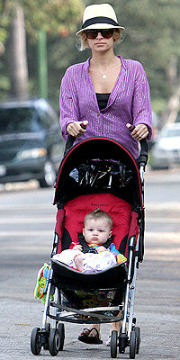 Nicole a malá Harlow