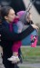 Jess dává pusu své holčičce